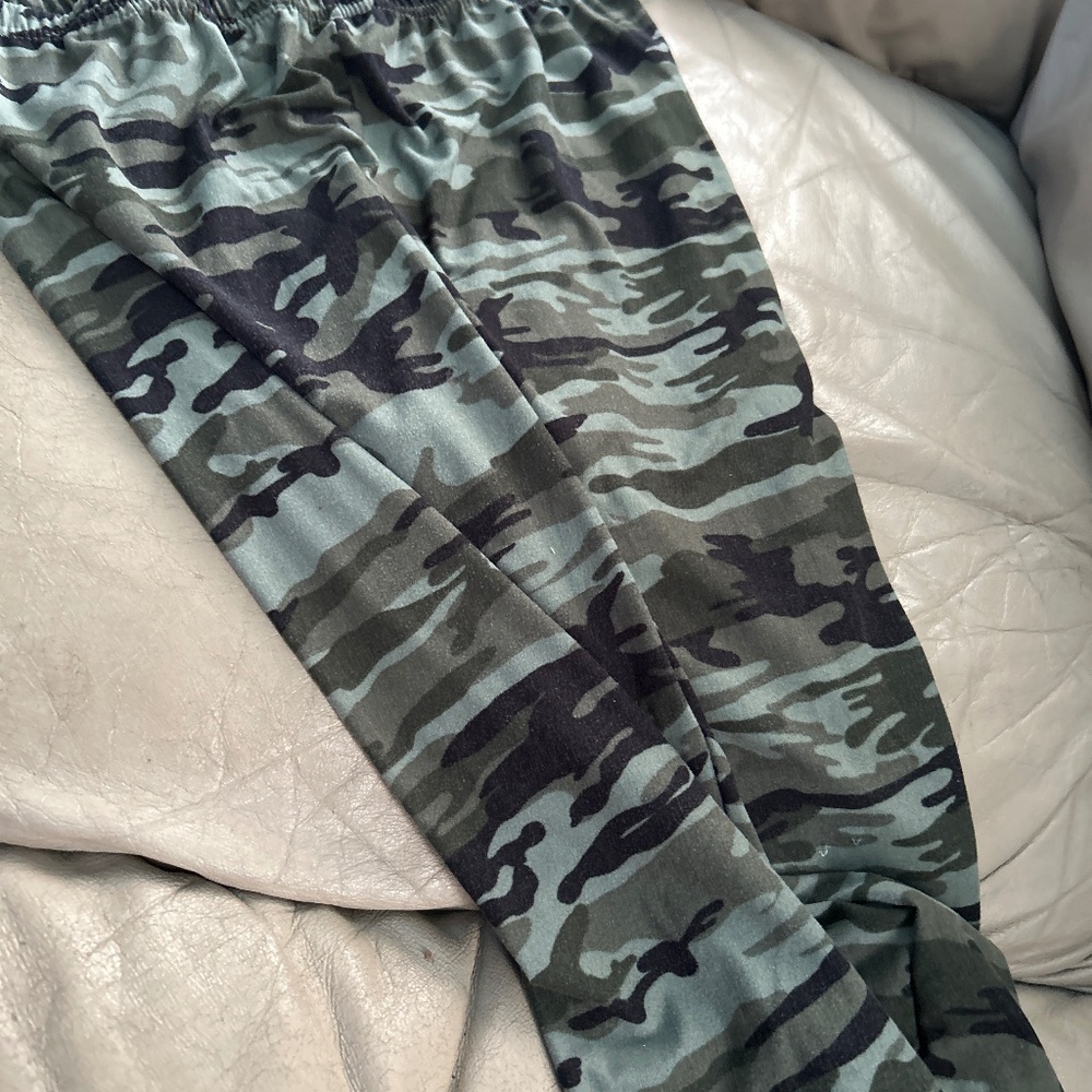 Camo pants size l